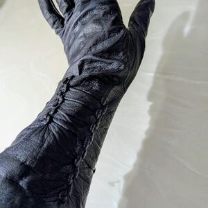 Elegant Black Leather Women's Gloves